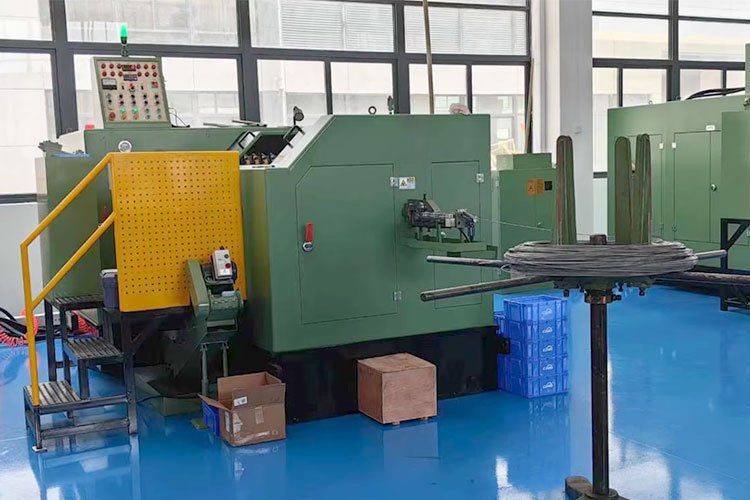 Cold forming machine